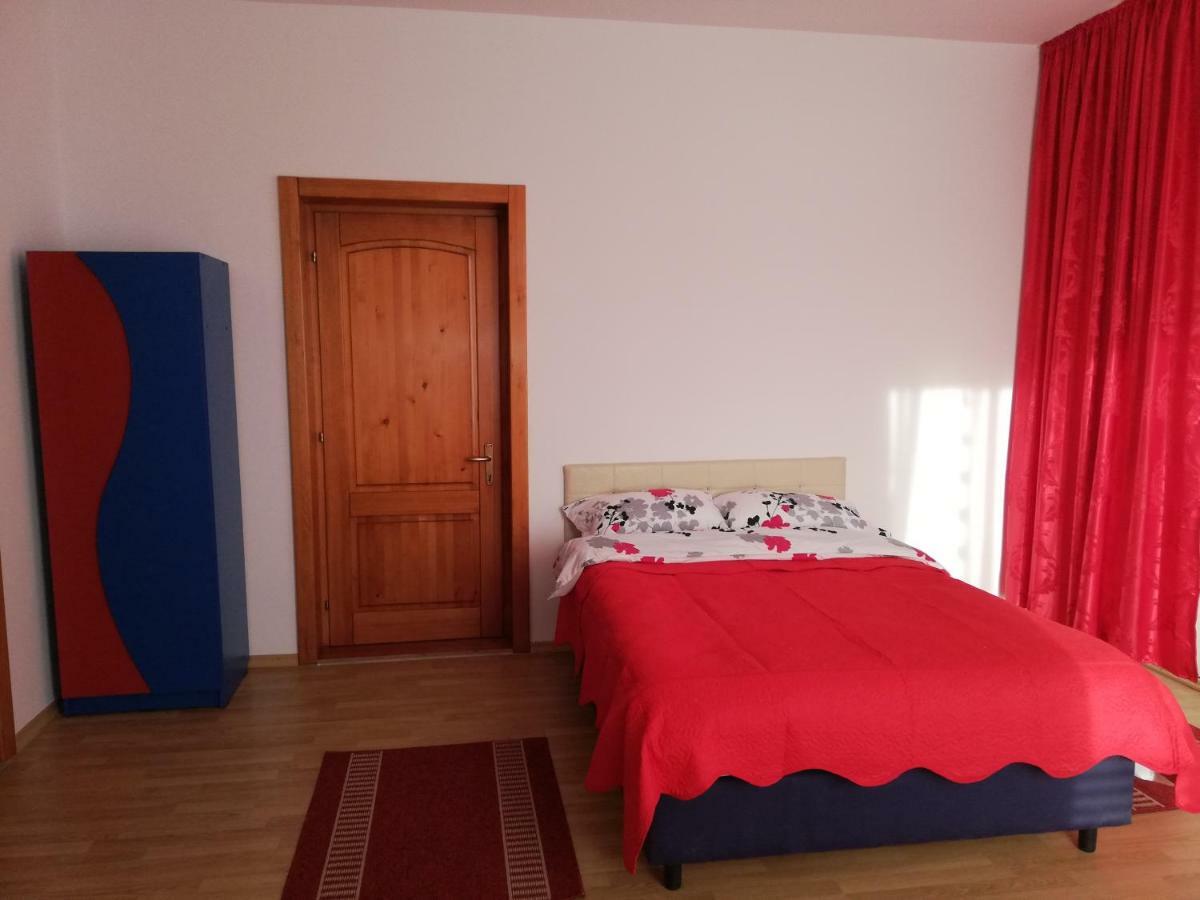 Pensiunea La Safari Târgu Neamţ Bagian luar foto