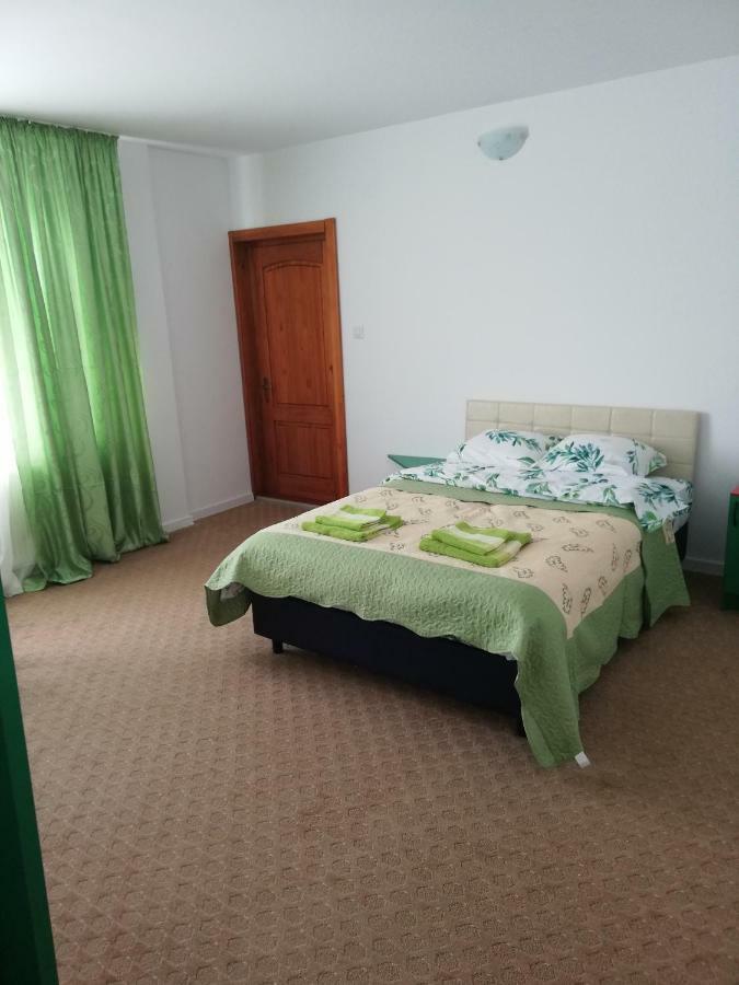 Pensiunea La Safari Târgu Neamţ Bagian luar foto