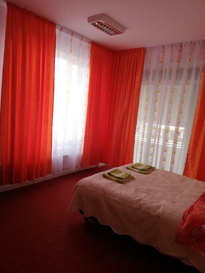 Pensiunea La Safari Târgu Neamţ Bagian luar foto