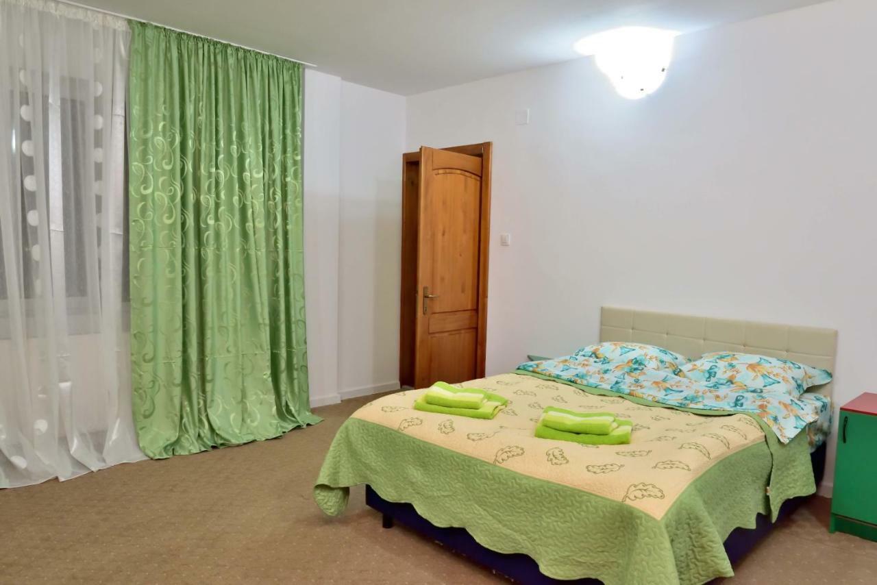 Pensiunea La Safari Târgu Neamţ Bagian luar foto